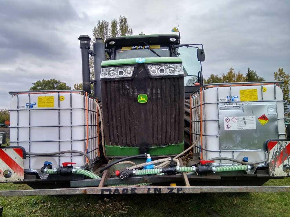 Przekonwertowany traktor John Deere do zastosowania z broną talerzową Destructor