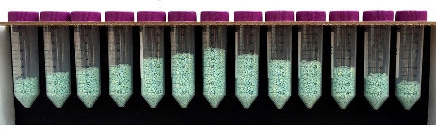 Evaluation of the distribution uniformity of granules across the spreading width