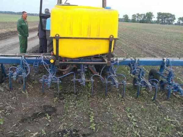 Cultivator, re-equipped for liquid fertilizer and UAN-32 application