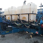 Reequipping of the soil-cultivating and sowing machines for applicating of the liquid fertilizes
